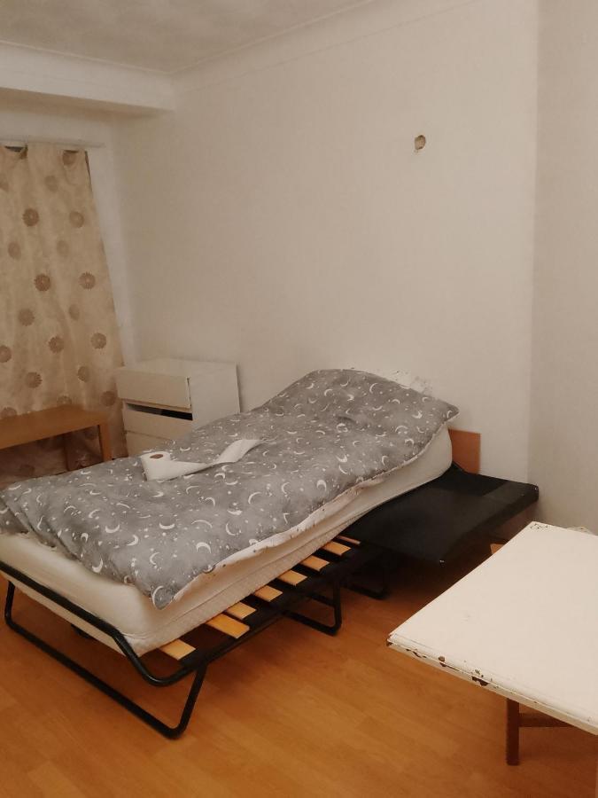 Private Rooms In 3 Bedroom Flat!! Londres Exterior foto