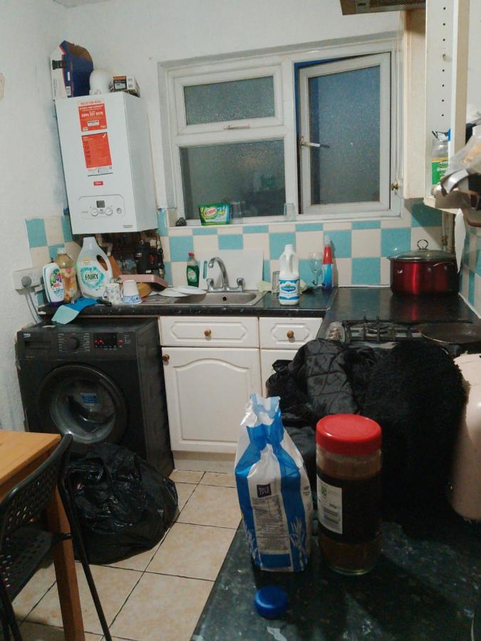 Private Rooms In 3 Bedroom Flat!! Londres Exterior foto